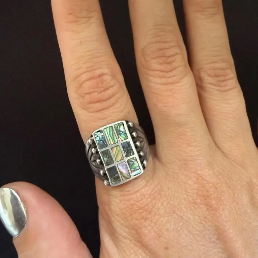 Sterling silver vintage native thick abalone ring. Size 8